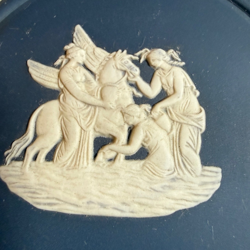 Wedgwood Trinket Box Blue Jasperware 4" Round Pegasus Relief Vintage Cameo - Picture 2 of 12